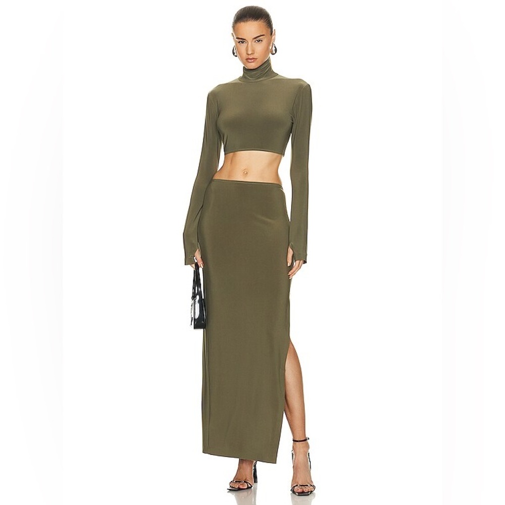 NORMA KAMALI Set Side Slit Long Skirt with Cropped Slim Fit Turtleneck Top